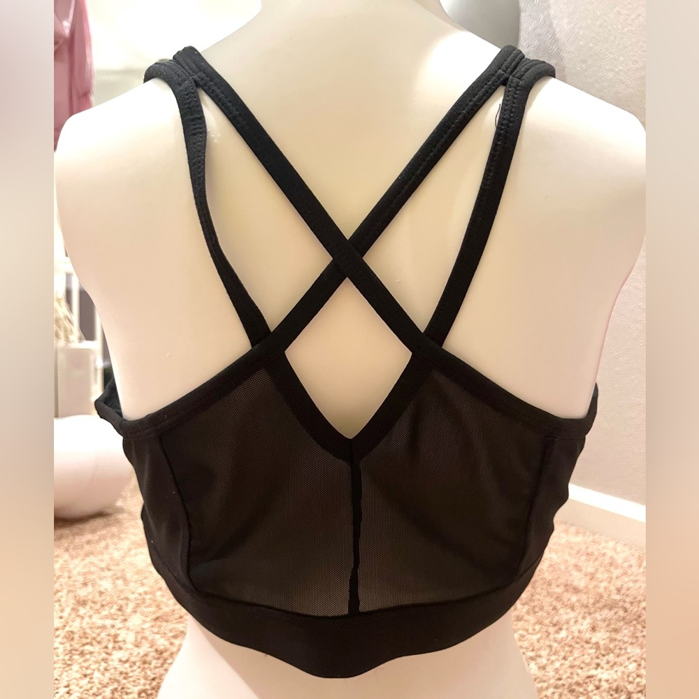 NWOT - Reebok XL sports bra removable pads